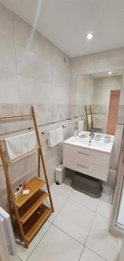 Le Lodge, T2 Classe 3 Etoiles Avec Jardin, Parking, Piscine & Mer A 2 Pas Menton Exterior photo